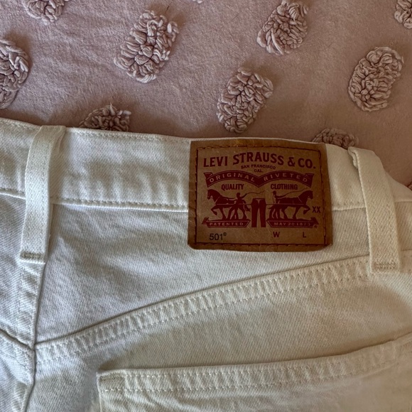 Levi's 501 White Jean Shorts High-Waisted Frayed Hem - Picture 3 of 4